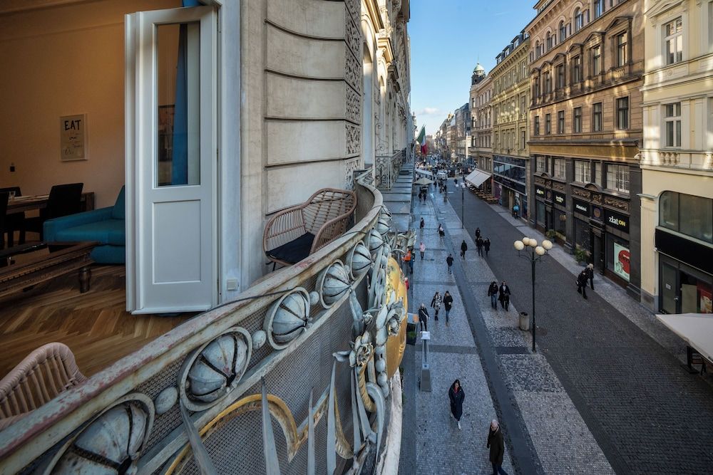 Old Town - Aparthotel 28. Října Family Apartment, City View 12