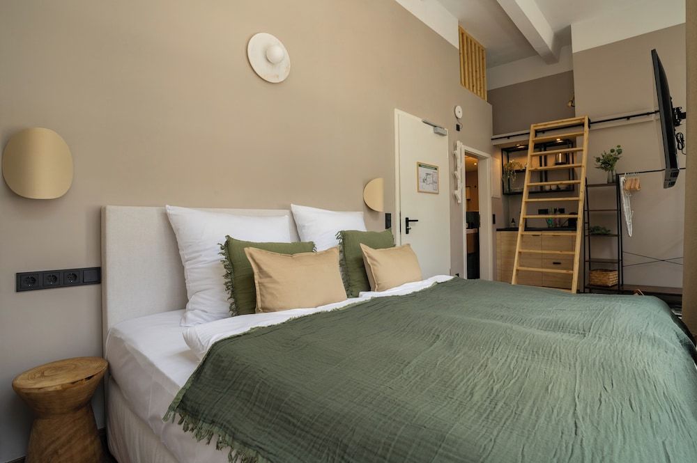 The Charming by Curt Suites Classic Quadruple Room 5