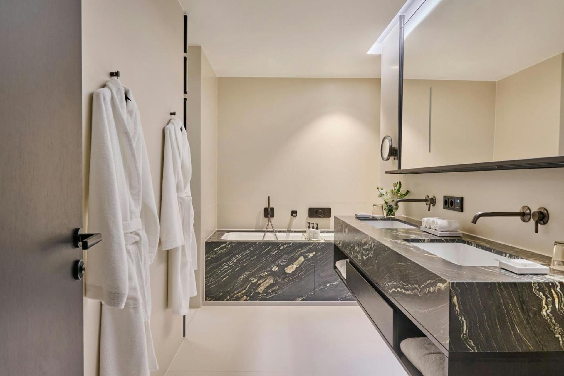 Grand Junior King Suite