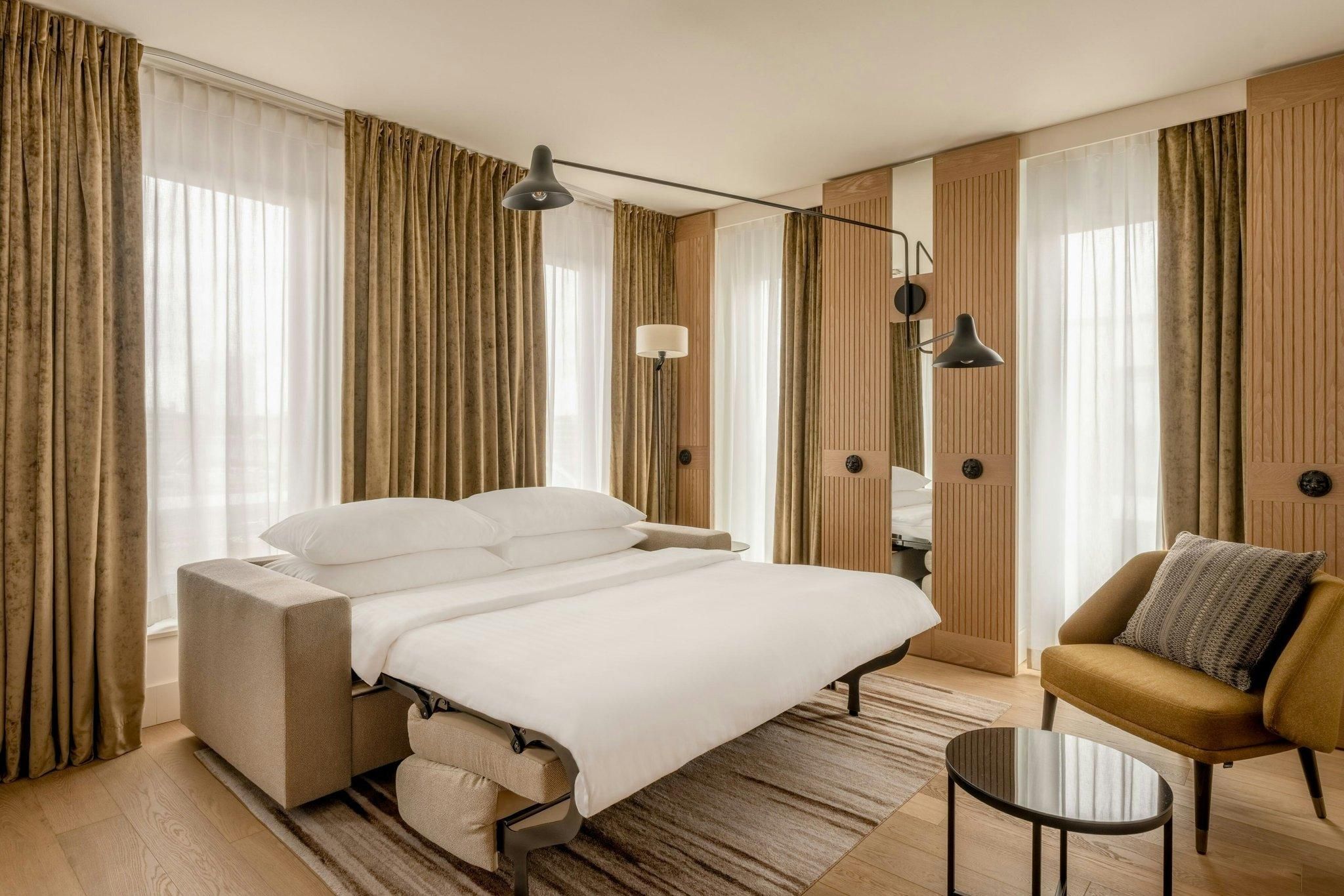 Superior Suite, M Club lounge access, Suite, 1 King