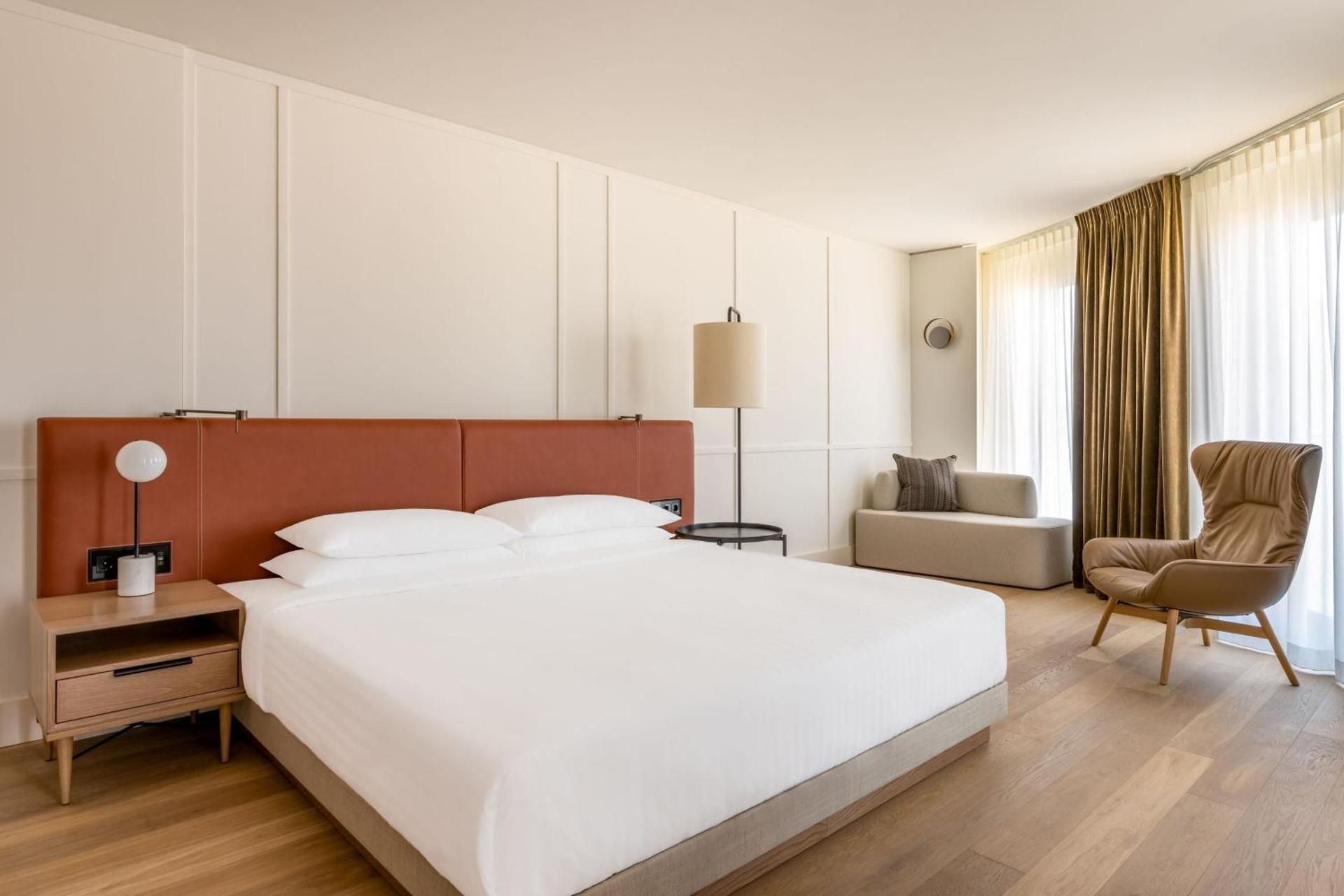 Premium King Suite - Club Lounge Access