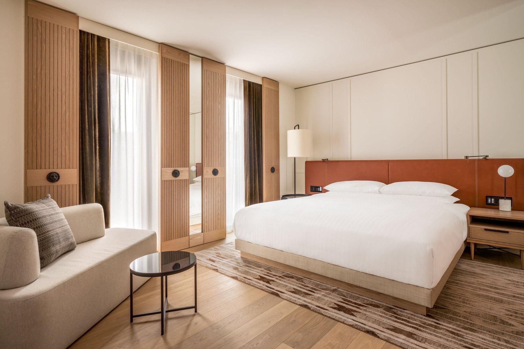 Superior Room, Larger Guest Room, 1 King