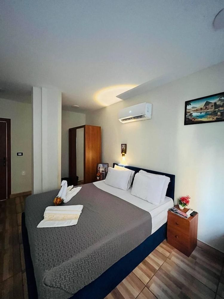 Revento City Double Room 5