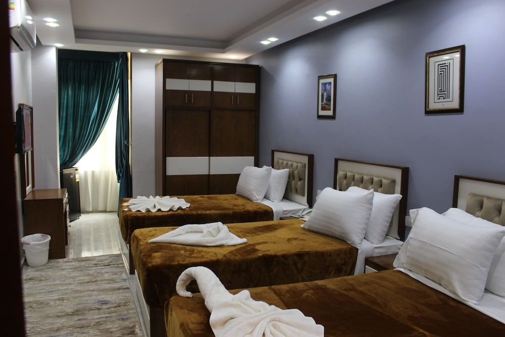 City Triple Room