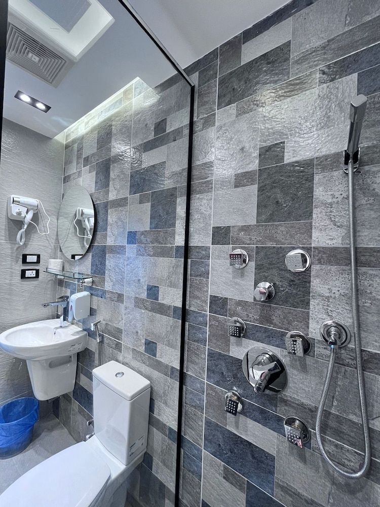 HEAVEN HOSTEL Deluxe Double Room, 1 Queen Bed, City View 6