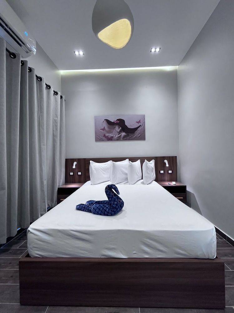 HEAVEN HOSTEL Deluxe Double Room, 1 Queen Bed, City View 2