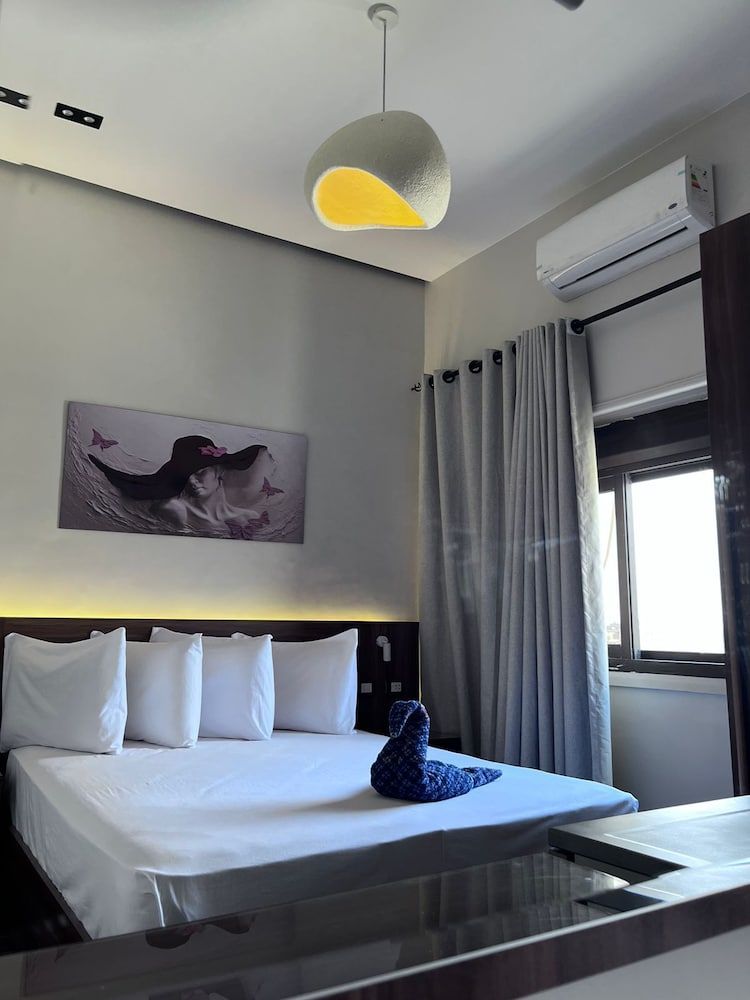HEAVEN HOSTEL Deluxe Double Room, 1 Queen Bed, City View 3