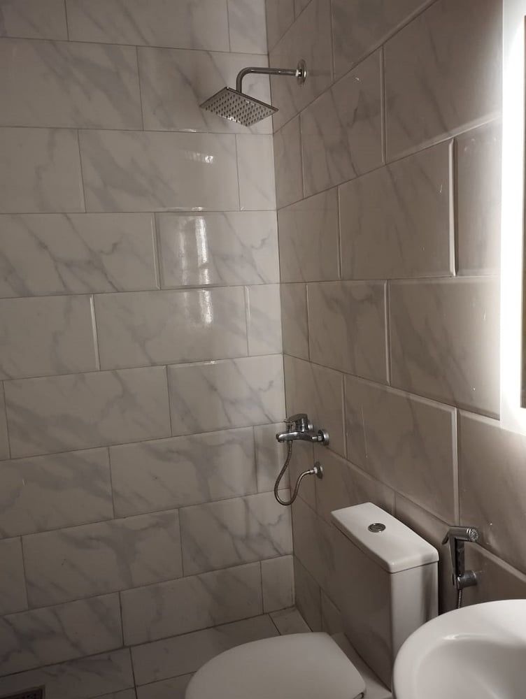 Richmond Down Town Double or Twin Room, Private Bathroom 10