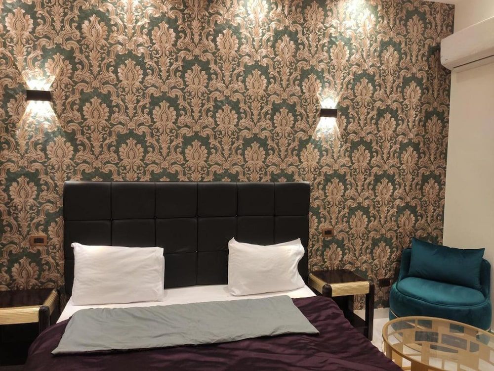 Richmond Down Town Double or Twin Room, Private Bathroom 3