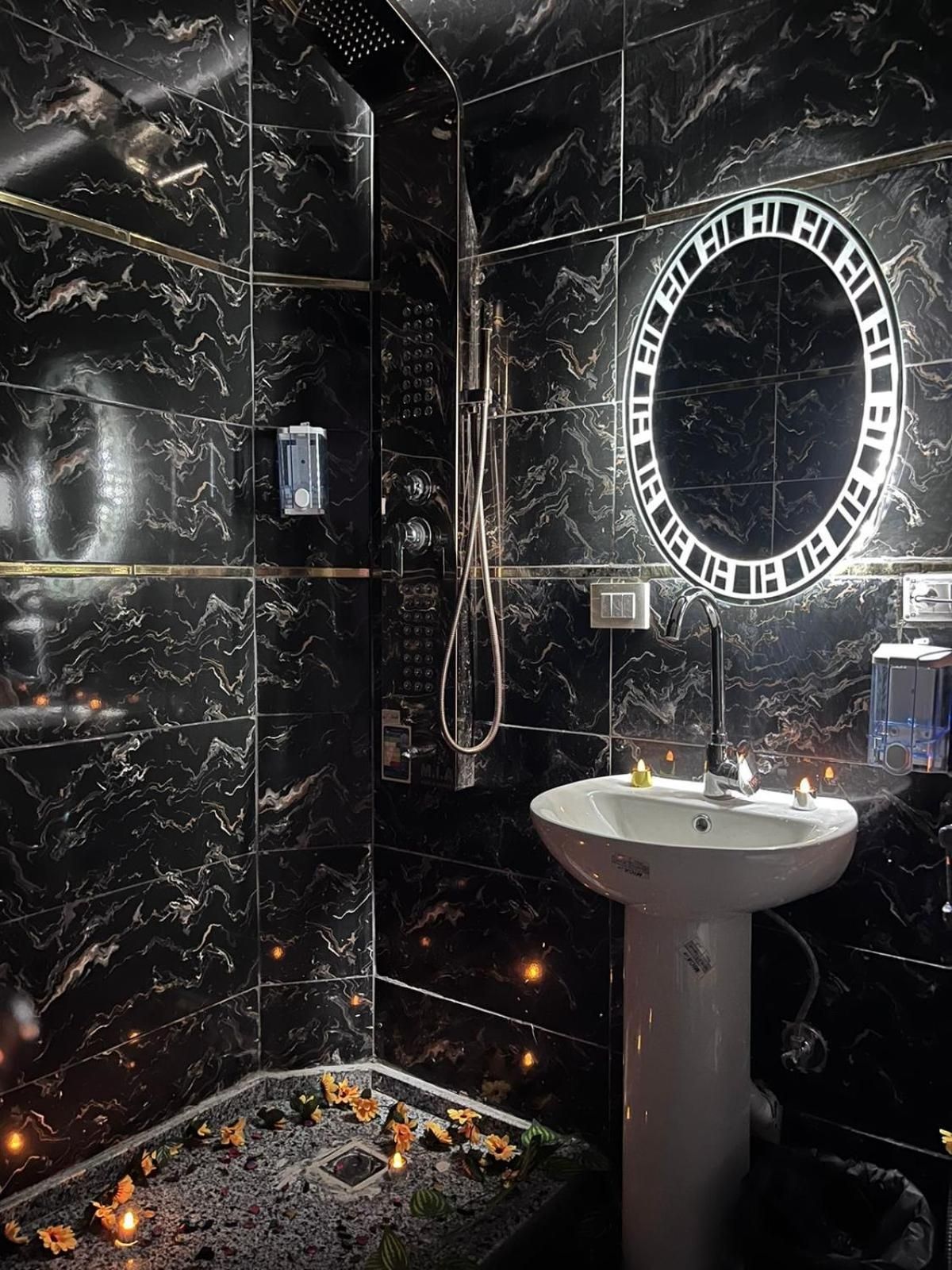 Studio Apartment with Balcony