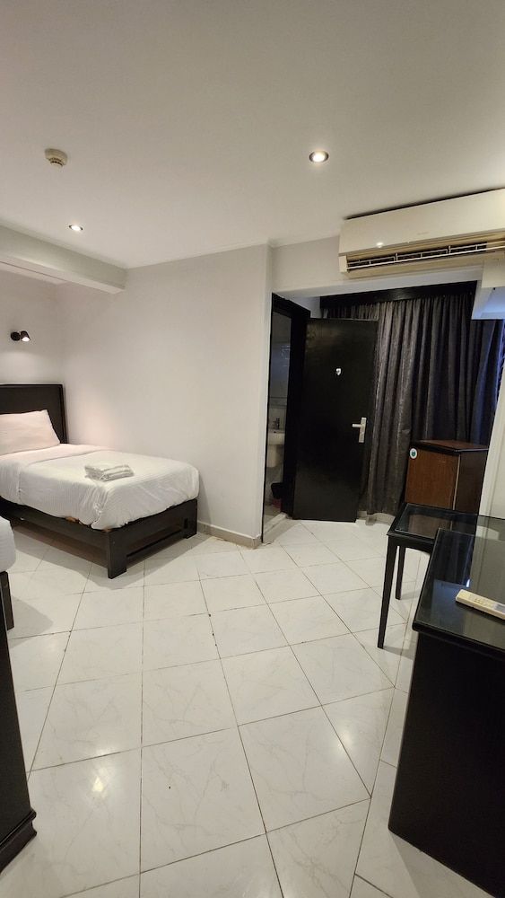 Helio Cairo Hotel Deluxe Twin Room 14