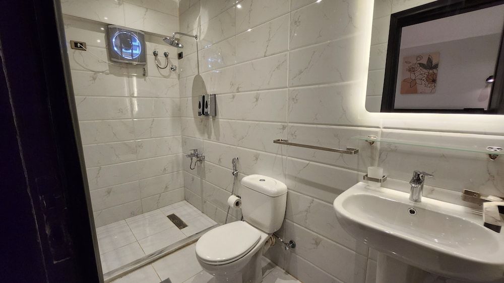 Helio Cairo Hotel Deluxe Twin Room 22