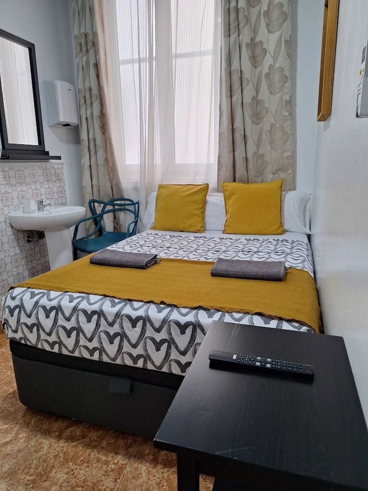 M-A Catrachos Rooms