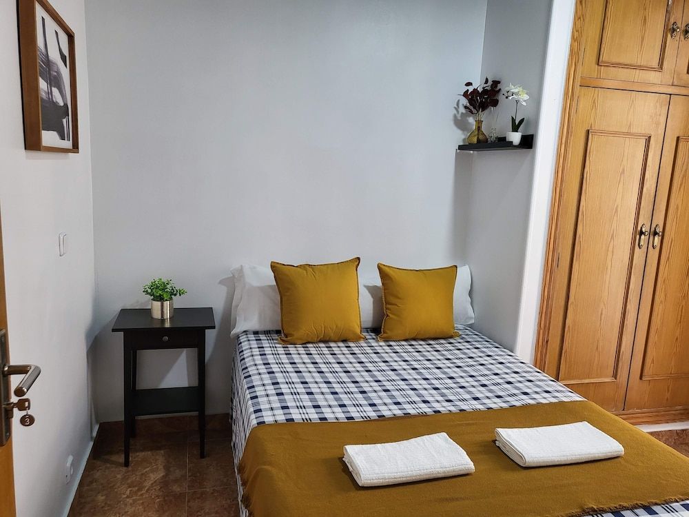 M-A Catrachos Rooms