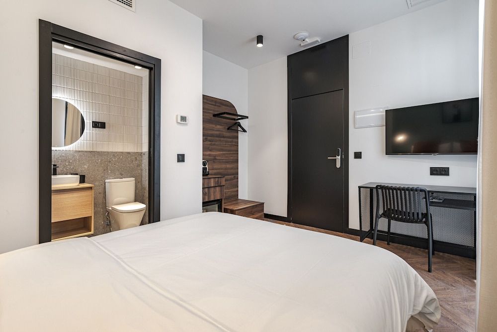 Style Suites by Olala Homes Room 6