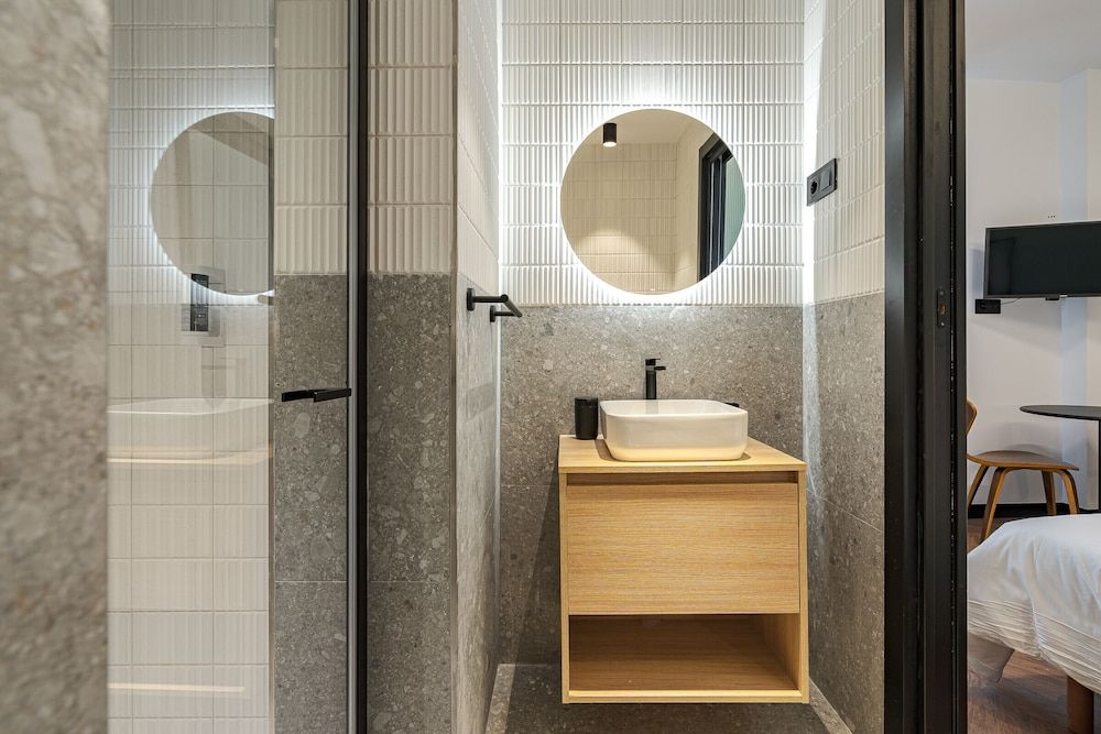 Style Suites by Olala Homes Room 12