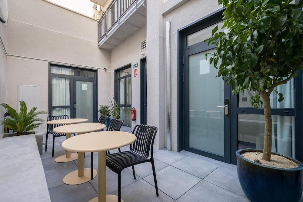 Style Suites by Olala Homes Room 10