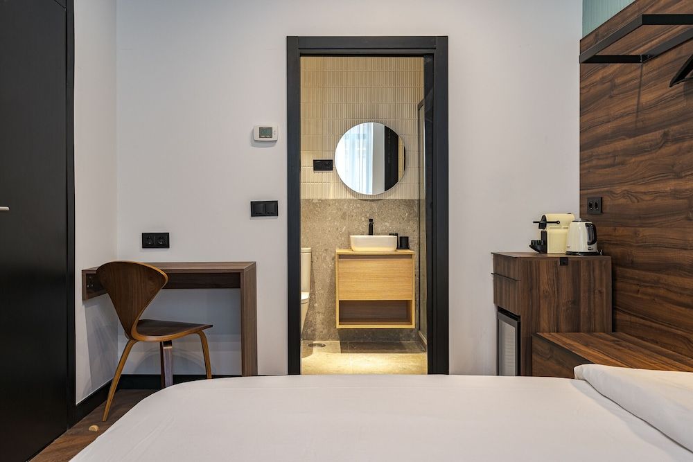 Style Suites by Olala Homes Room 15