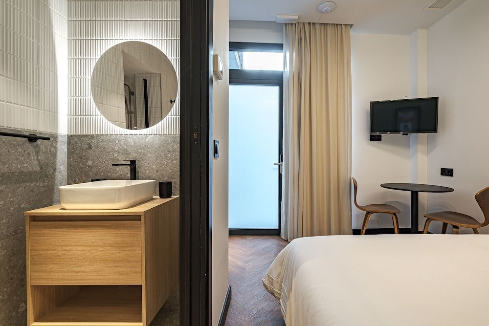 Style Suites by Olala Homes Room 16