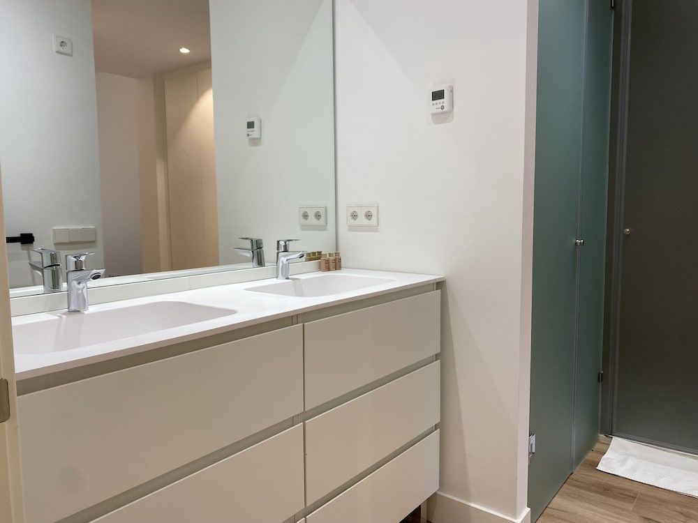 Club Apartment, City View