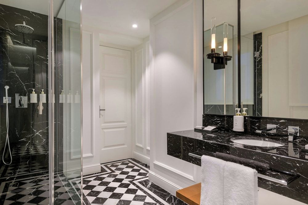 El Autor Hotel, Madrid, Autograph Collection Deluxe Room, 1 King Bed, Non Smoking 4