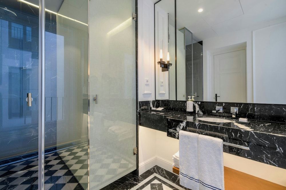 El Autor Hotel, Madrid, Autograph Collection Deluxe Room, 1 King Bed, Non Smoking 6