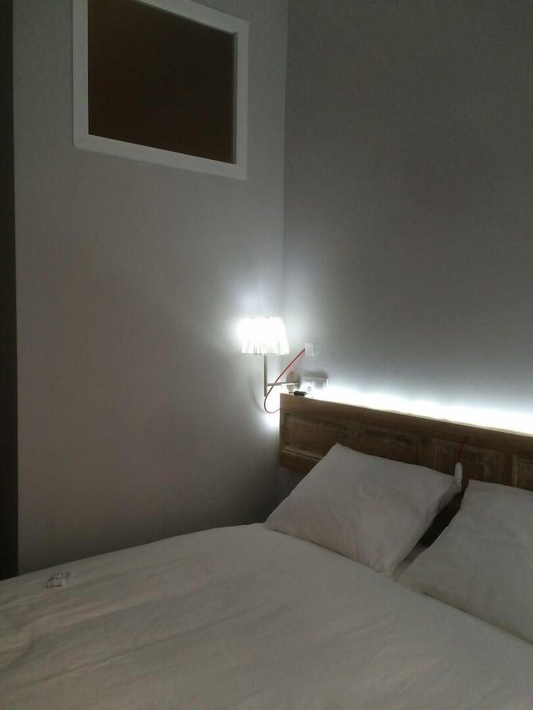 Diezmadrid Hostal City Double Room, 1 Double Bed, Non Smoking, City View 6