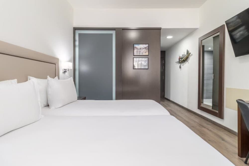 Exe Convention Plaza Madrid Double Room (1 or 2 Beds) 4