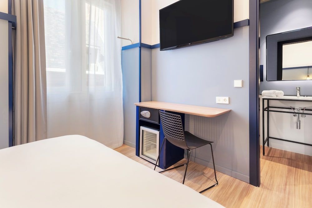 B&B Hotel Madrid Centro Plaza Mayor Double Room, Courtyard View 4