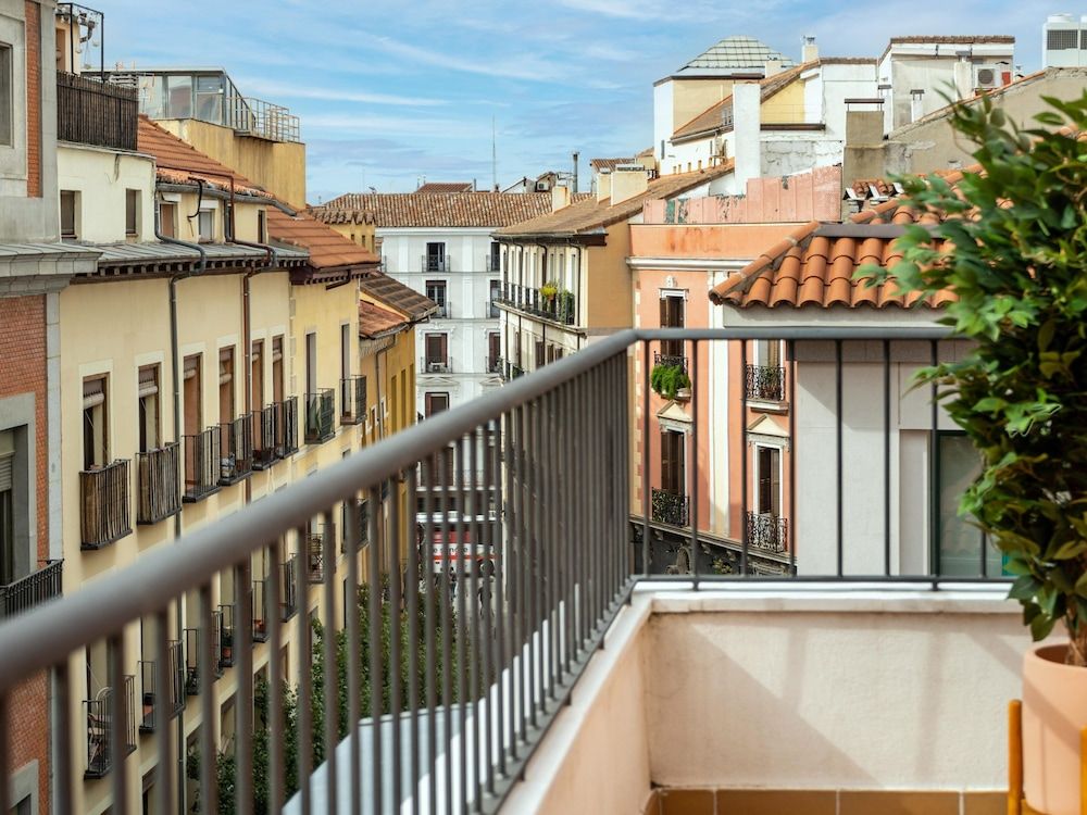 Limehome Madrid La Bolsa Studio Apartment with Balcony 8