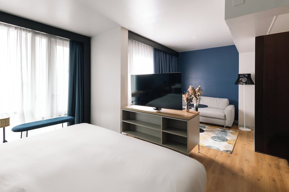 Junior Suite, 1 King Bed with Sofa bed