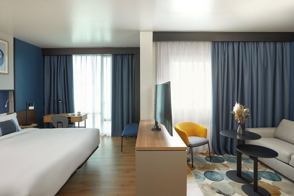 Junior Suite, 1 King Bed with Sofa bed