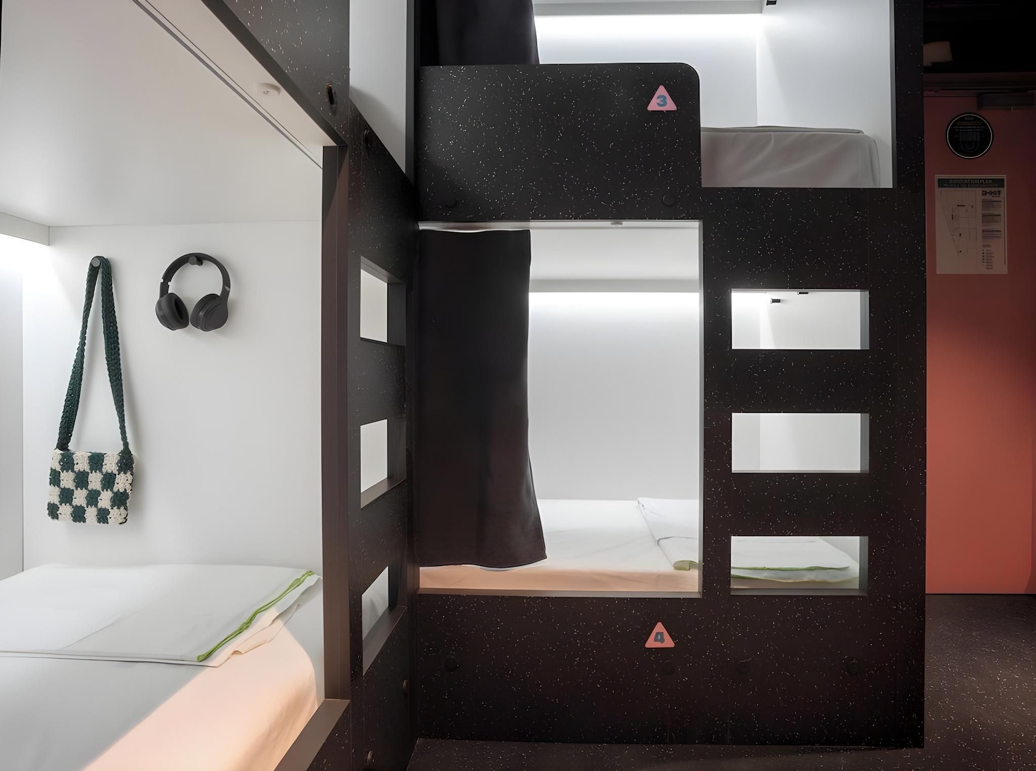Standard dormitory female