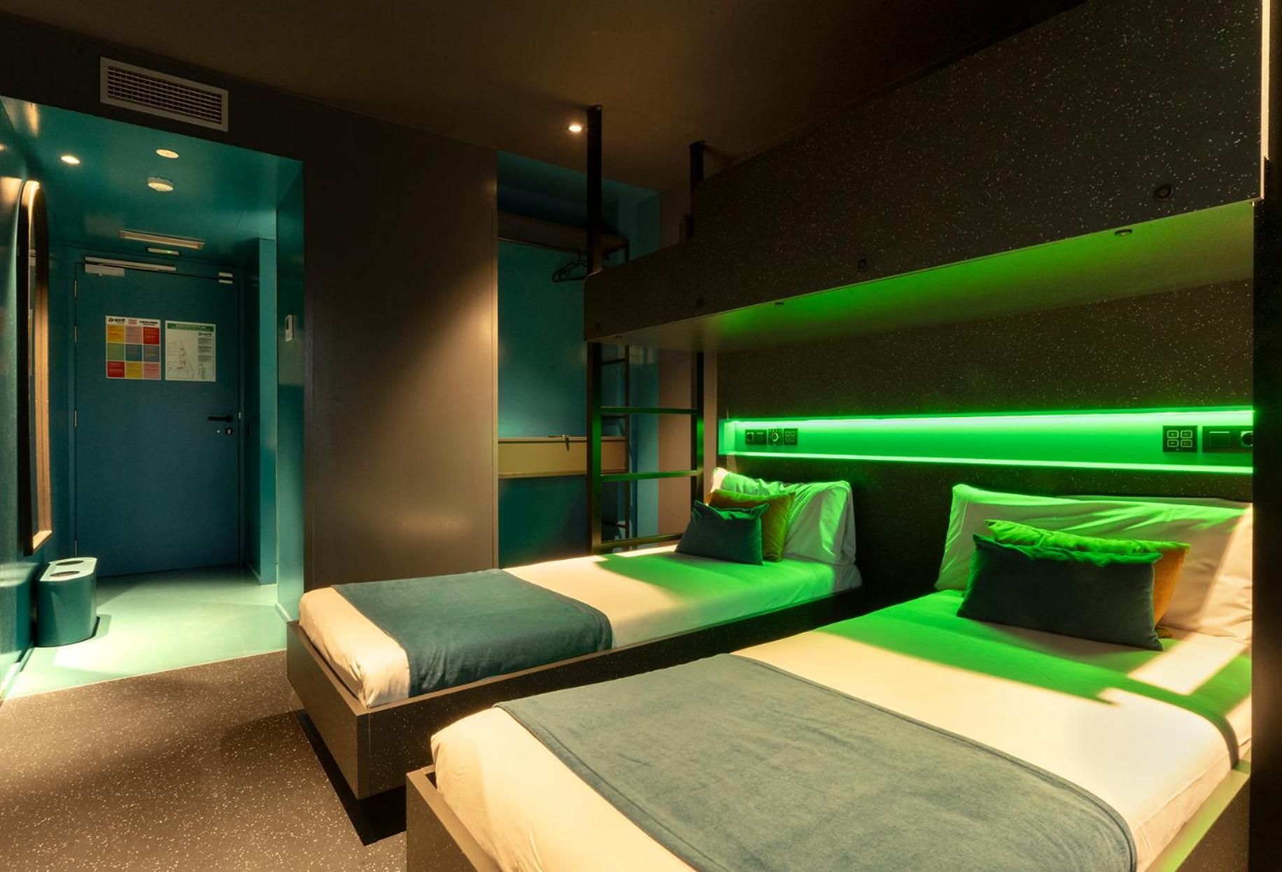 Triple Room with City View