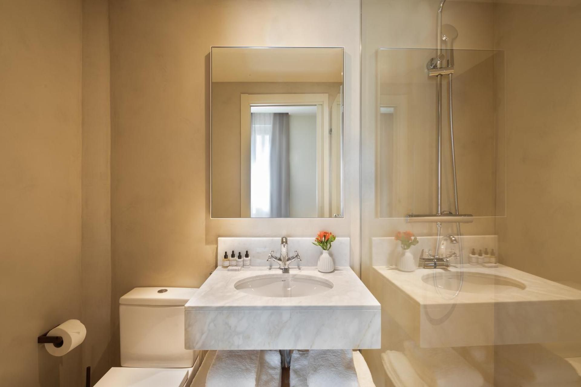 Design Room with City View