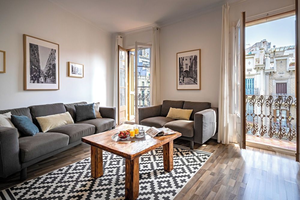 Classic Apartment, Balcony, City View