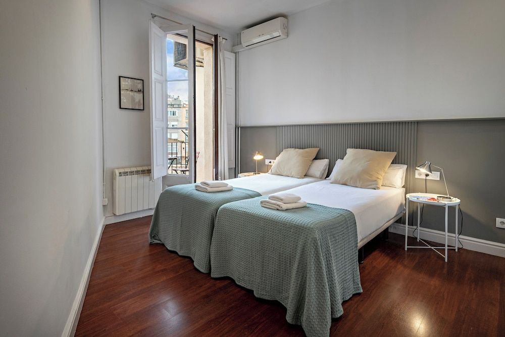 Comfort Apartment, Balcony, City View