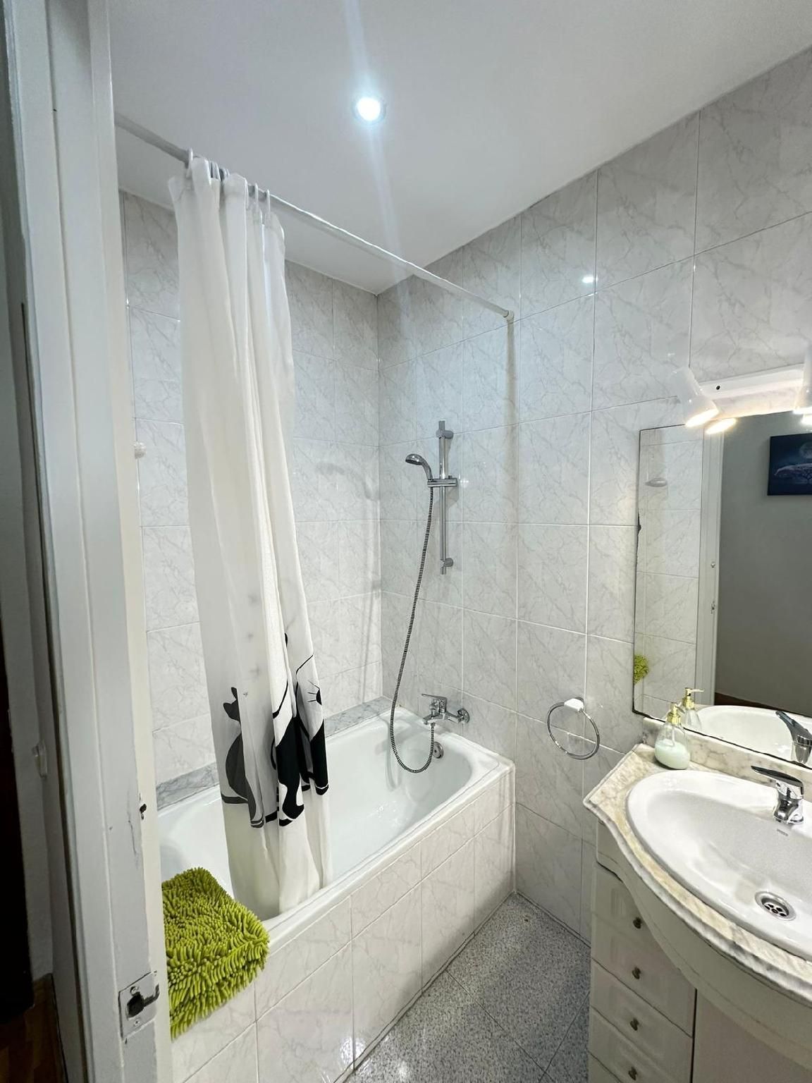 Double Classic with Shared Bathroom