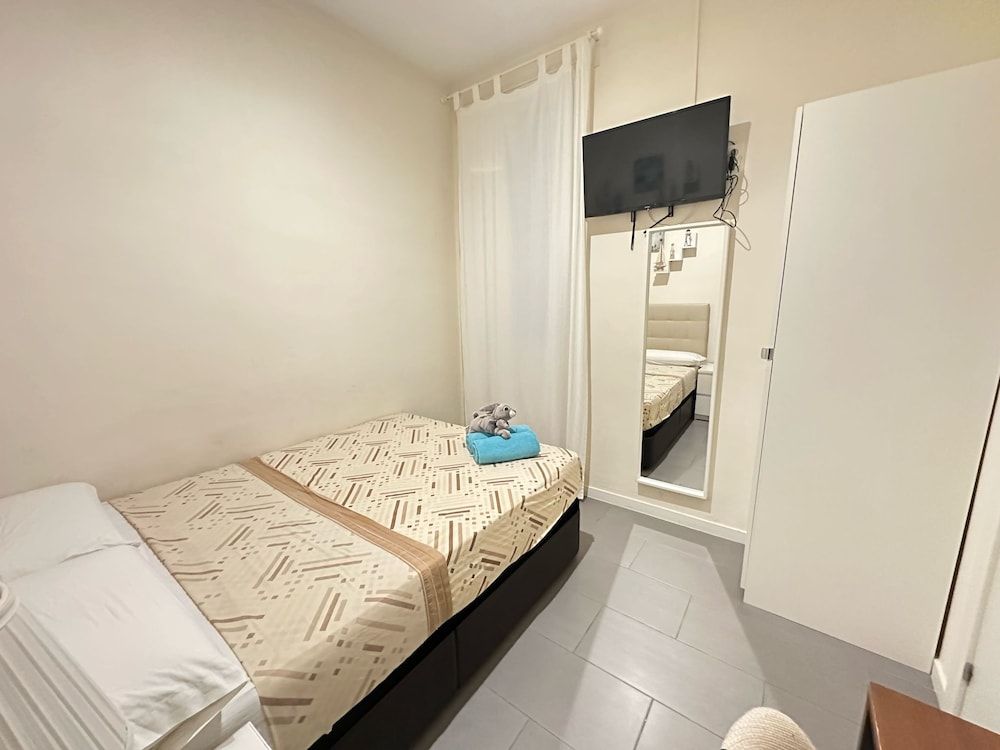 Rooms Balmes Economy Double Room, Shared Bathroom