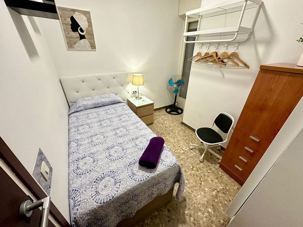 Single Room, Shared Bathroom