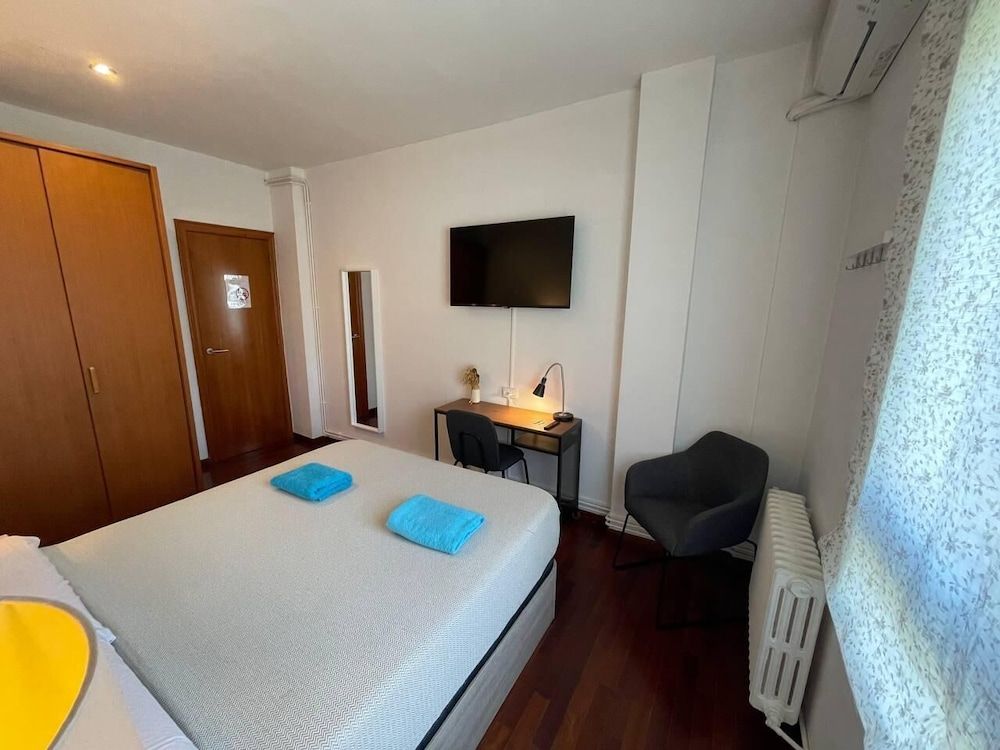 Rooms Nuevo Paris Classic Double Room, Shared Bathroom 3