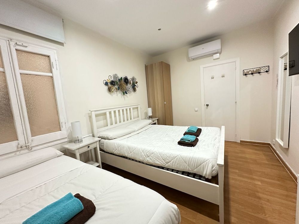 Rooms Mallorca Triple Room, Shared Bathroom 3