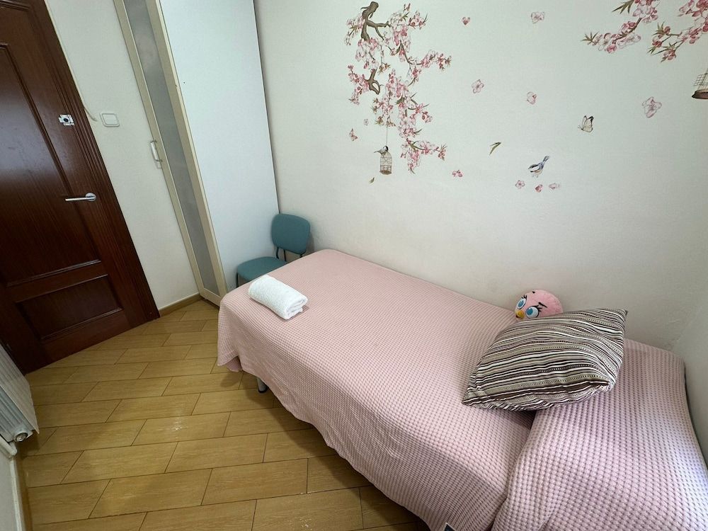 Classic Single Room, Shared Bathroom