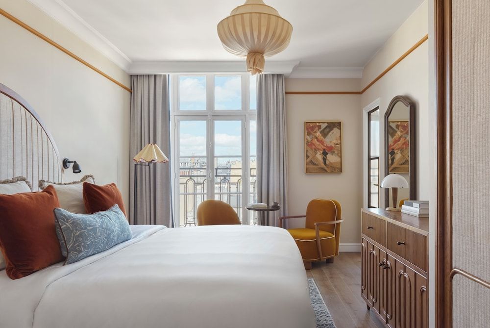 La Chambre - Eiffel Tower View