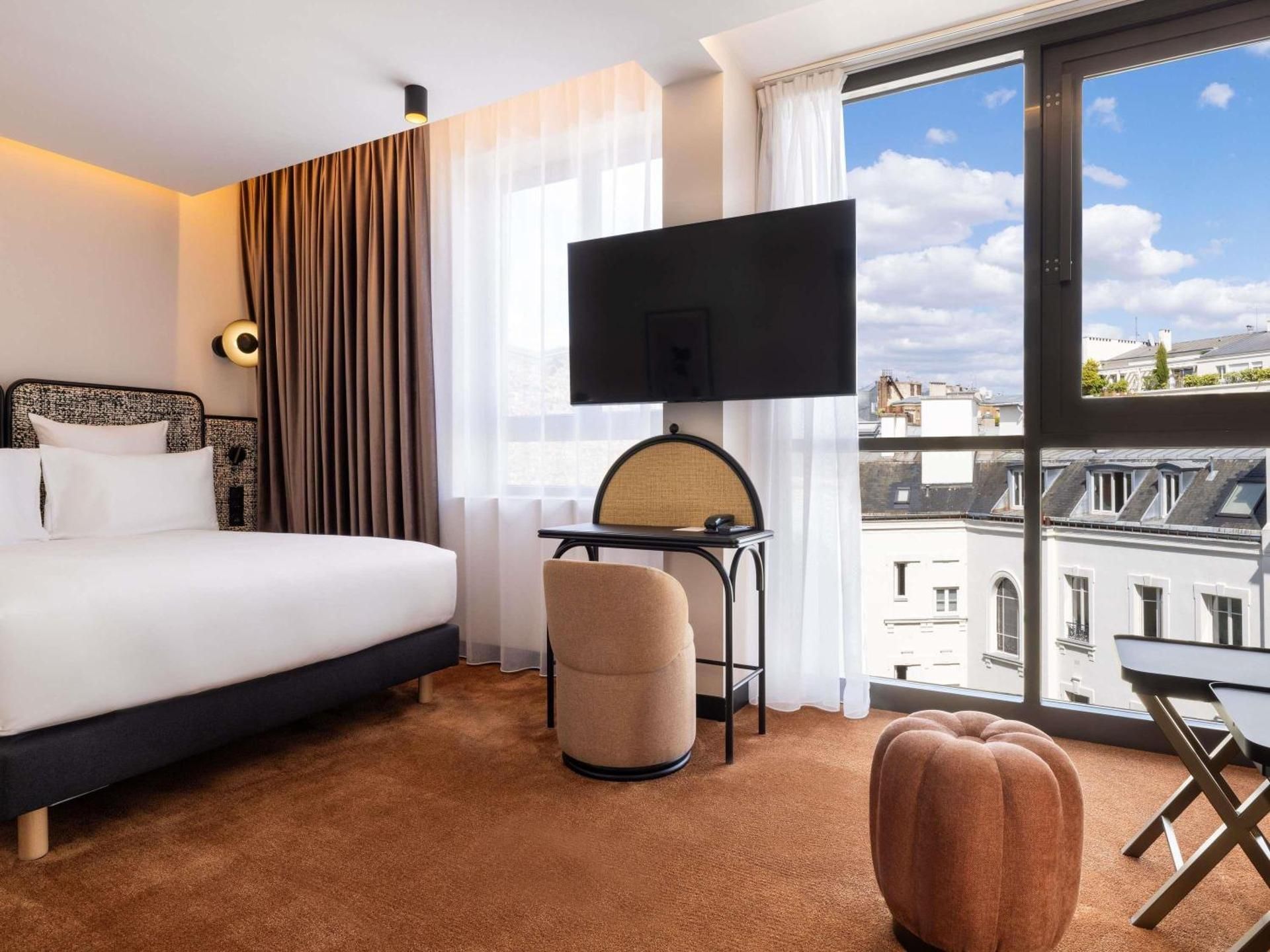 Junior Suite - 1 Double Bed & 1 Sofa Bed