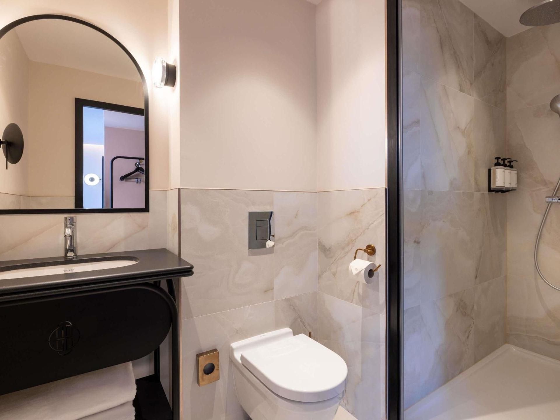 Junior Suite - 1 Double Bed & 1 Sofa Bed