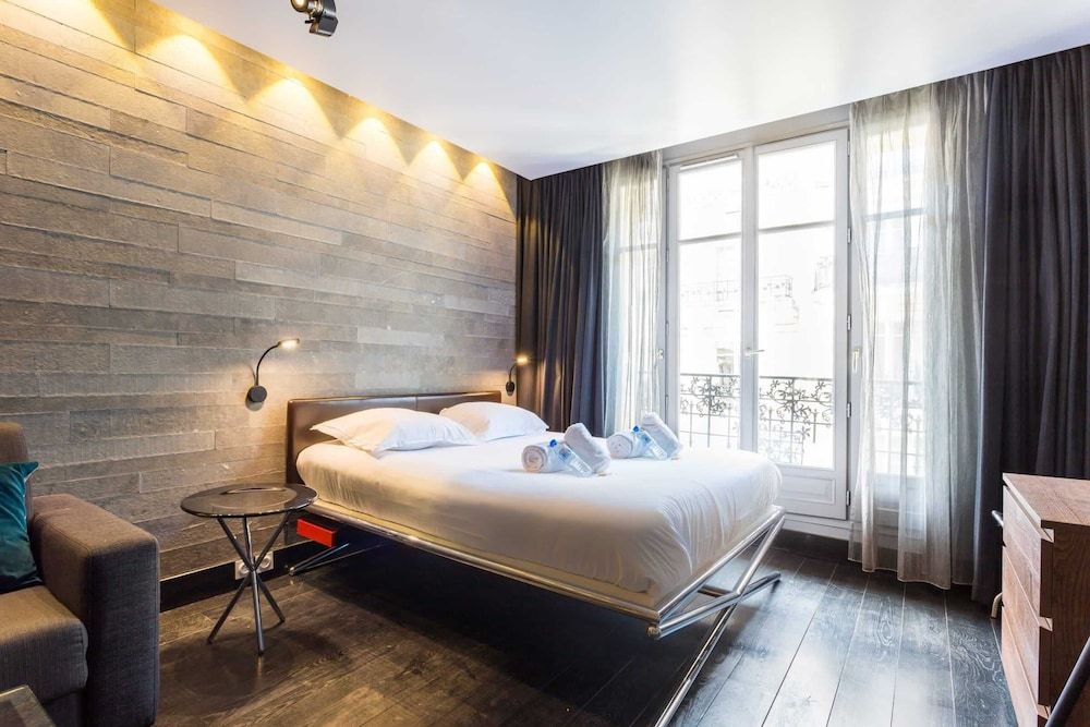 Studio, 1 Queen Bed with Sofa bed (61)