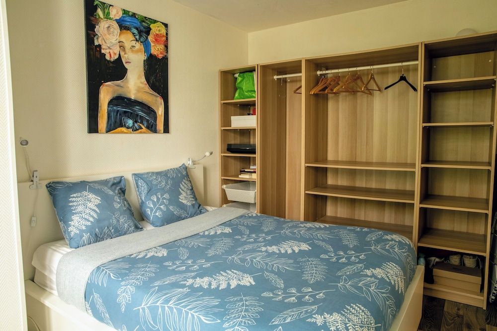 City Apartment, 1 Queen Bed with Sofa bed, Accessible, Private Bathroom