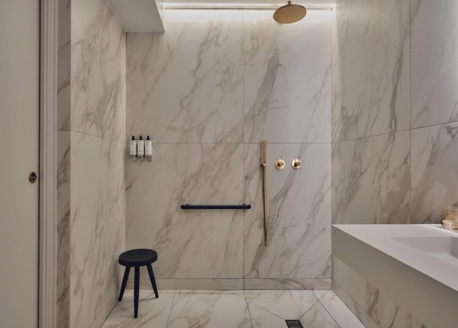 Studio Deluxe - Songe 001 (Ground Floor with skylight)