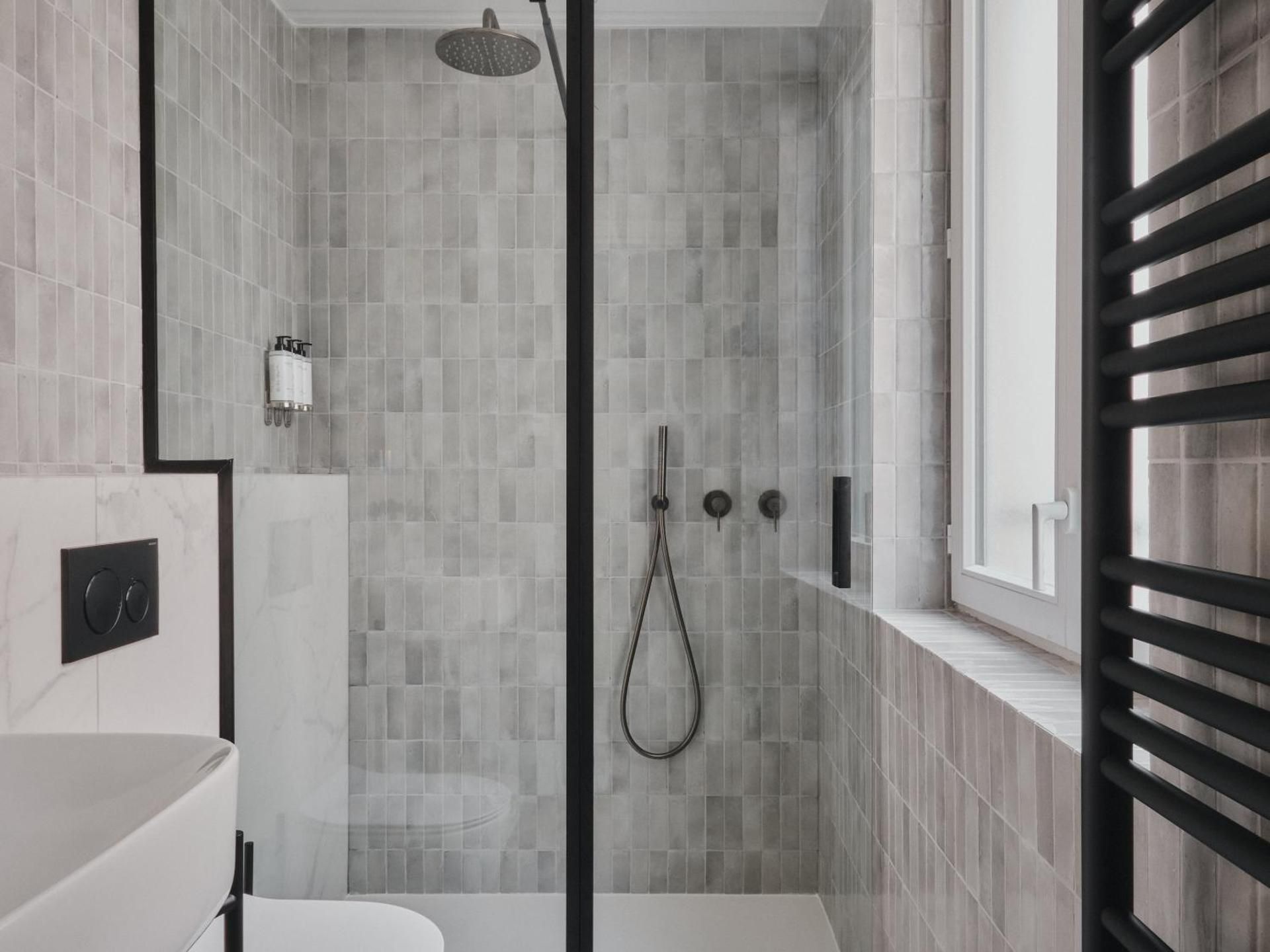 Studio Deluxe - Silver 401